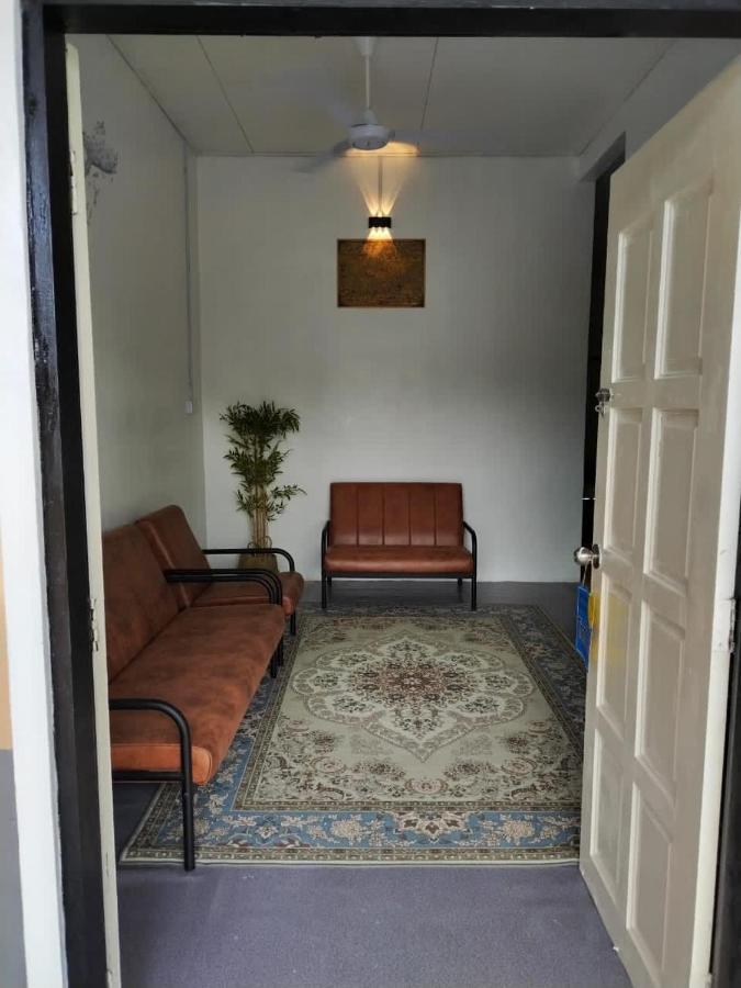 Homestay Embah Ros & Embah Lek Hutan Melintang Екстер'єр фото