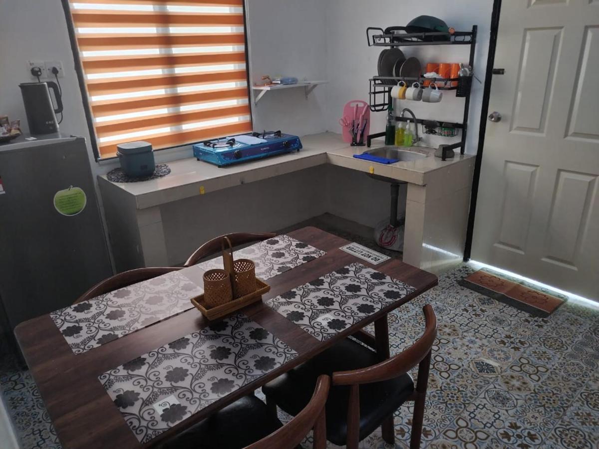 Homestay Embah Ros & Embah Lek Hutan Melintang Екстер'єр фото